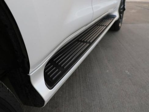 Used 2023 Lexus GX 460 Premium w/ Accessory Package image 8