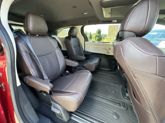 Used 2023 Toyota Sienna Platinum AWD/4WD image 24
