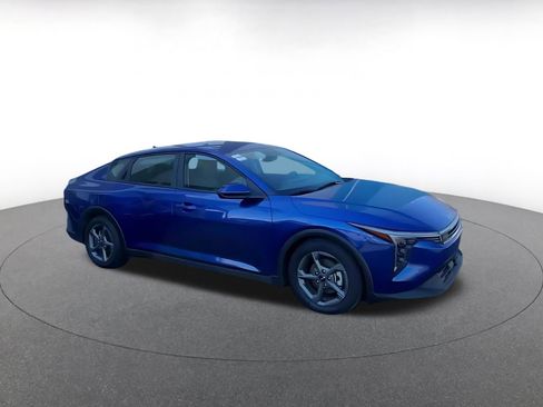 Used 2025 Kia K4 LXS image 2