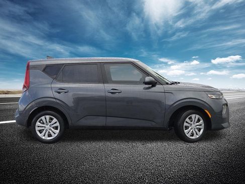 Used 2022 Kia Soul LX image 15