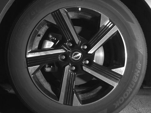 Used 2025 Nissan Sentra SV FWD image 16