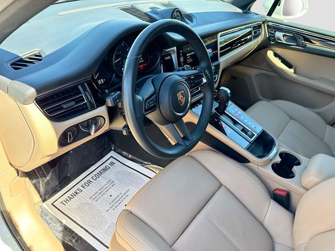 Used 2025 Porsche Macan image 26