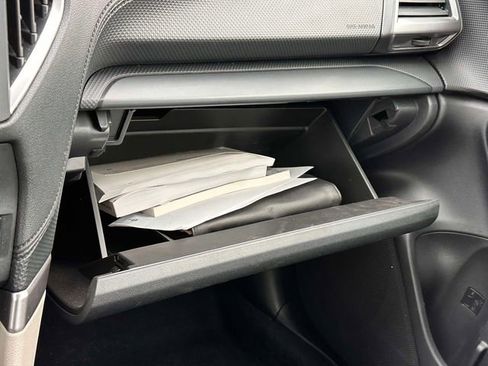 Used 2022 Subaru Forester Base image 28