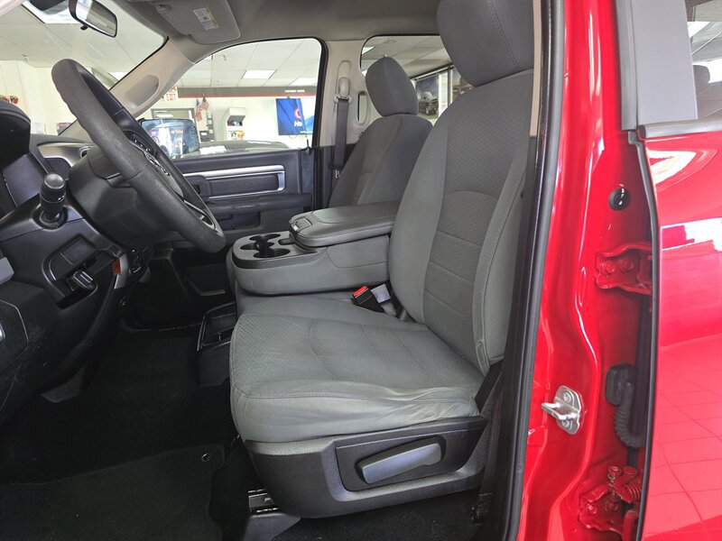 Used 2019 RAM 1500 Classic SLT AWD/4WD image 9