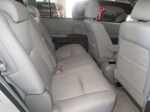 Used 2004 Toyota Highlander 4WD V6 image 25