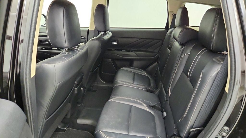 Used 2018 Mitsubishi Outlander SEL AWD/4WD image 20
