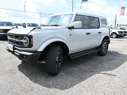 New 2026 Ford Bronco Outer Banks AWD/4WD image 8