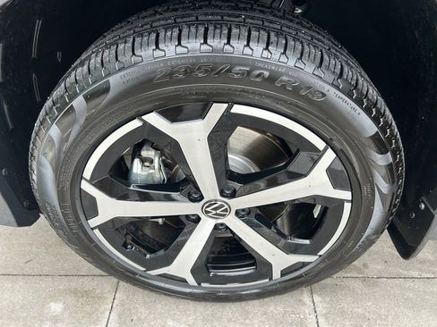 Certified 2025 Volkswagen Tiguan SE AWD/4WD image 27