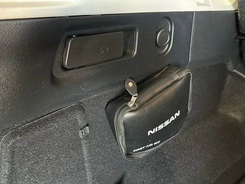 Used 2021 Nissan Rogue SL w/ Premium Package image 7