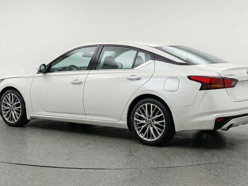 Used 2025 Nissan Altima 2.5 SV FWD image 6