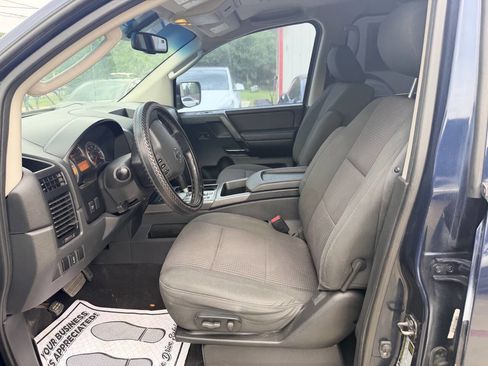 Used 2011 Nissan Titan SV w/ SV Value Truck Pkg RWD image 8