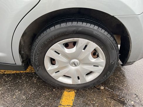 Used 2012 Nissan Versa 1.8 S image 9