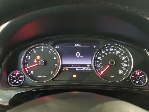 Used 2014 Volkswagen Touareg Sport image 19