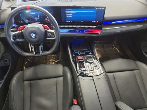 Used 2025 BMW M5 w/ Carbon Package image 25