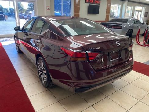 Used 2025 Nissan Altima 2.5 SV FWD image 6