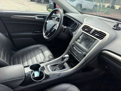 Used 2015 Ford Fusion SE w/ Equipment Group 202A FWD image 15