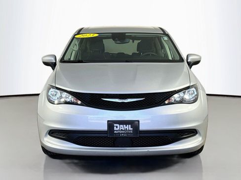 Used 2023 Chrysler Voyager LX FWD image 3