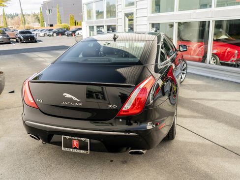 Used 2015 Jaguar XJ RWD image 6