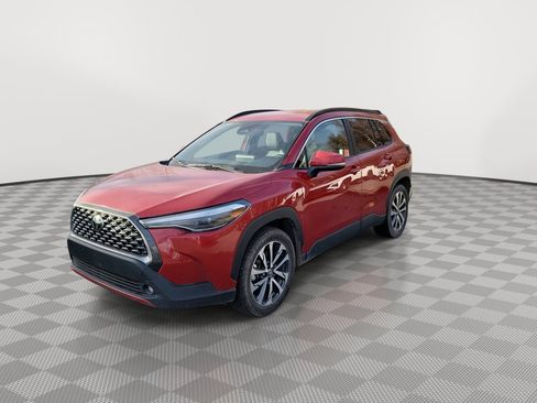 Used 2023 Toyota Corolla Cross XLE image 4