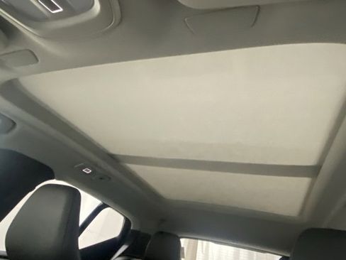 Used 2025 Volvo XC40 B5 Core image 29