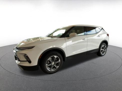 Used 2025 Chevrolet Blazer LT image 8