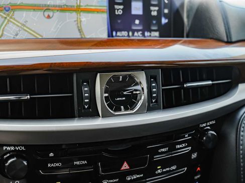 Used 2021 Lexus LX 570 4WD w/ Luxury Package image 30