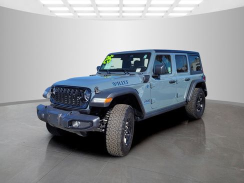 Used 2025 Jeep Wrangler Willys 4xe image 8