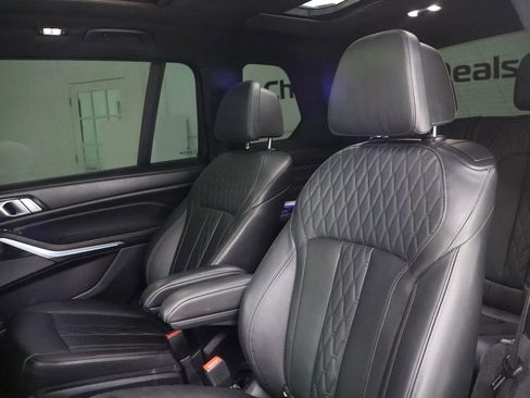 Used 2019 BMW X7 xDrive50i w/ M Sport Package AWD/4WD image 16