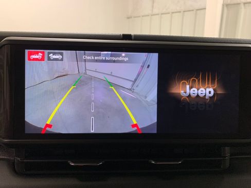 Used 2025 Jeep Wrangler Unlimited Rubicon AWD/4WD image 7