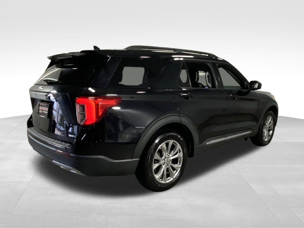 Used 2020 Ford Explorer XLT w/ Equipment Group 202A AWD/4WD image 10