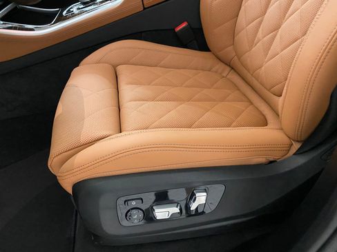 Used 2026 BMW X5 xDrive40i w/ Climate Comfort Package image 12