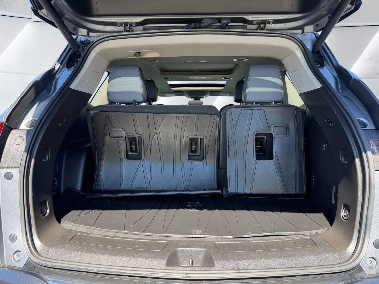 Used 2019 Buick Enclave Premium w/ Experience Buick Package FWD image 23