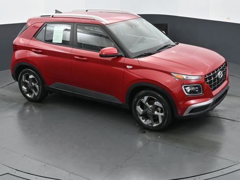 Used 2022 Hyundai Venue Limited image 33