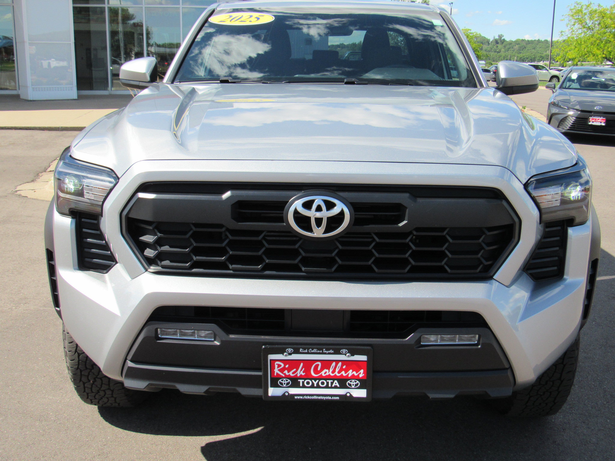Used 2025 Toyota Tacoma TRD Off-Road AWD/4WD image 3