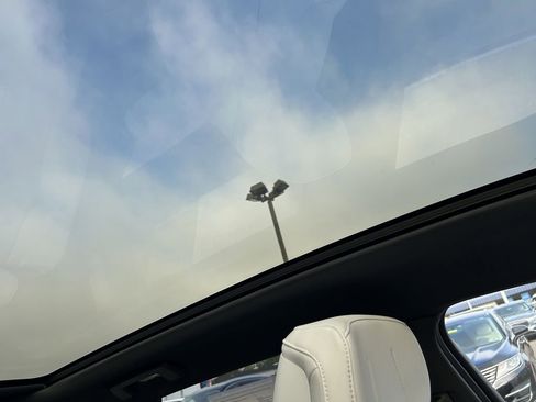 Used 2024 Cadillac Lyriq Luxury image 18