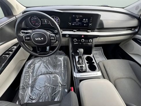 Used 2022 Kia Carnival LX image 12