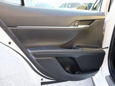 Used 2024 Toyota Camry SE image 16