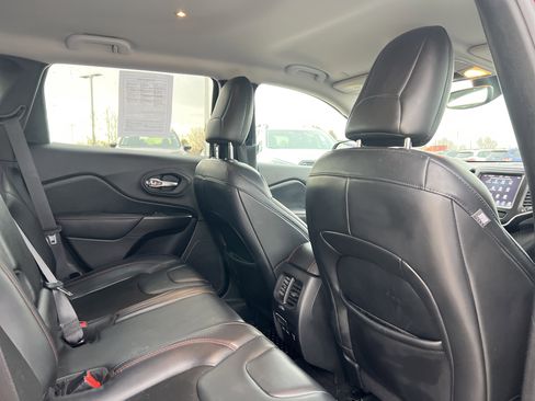 Used 2020 Jeep Cherokee Trailhawk w/ Comfort/Convenience Group image 18