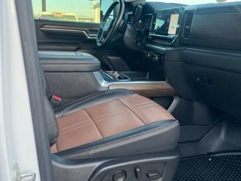Used 2024 Chevrolet Silverado 2500 High Country w/ Technology Package AWD/4WD image 10