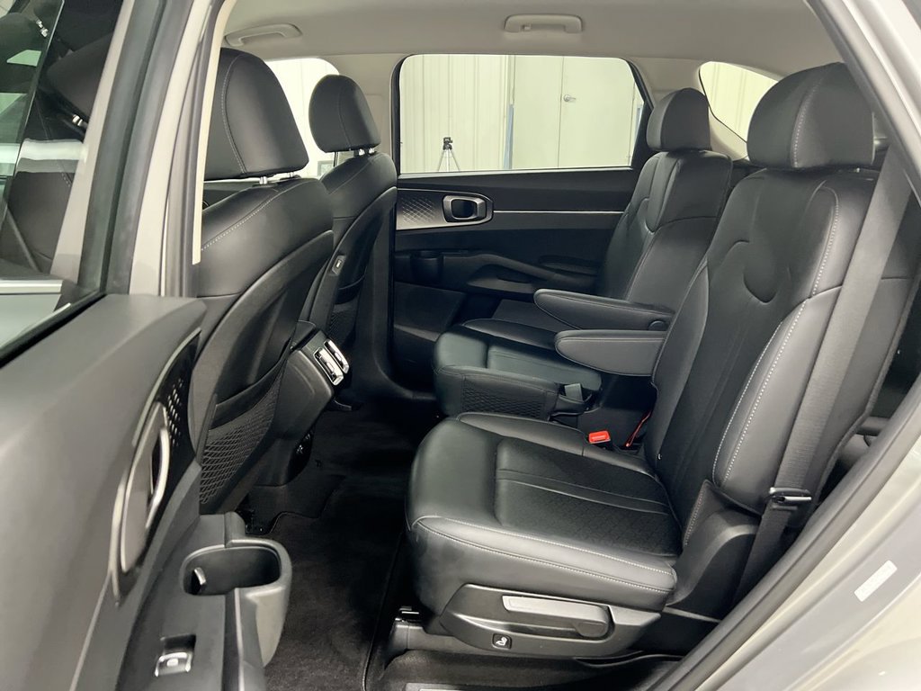 Used 2023 Kia Sorento EX AWD/4WD image 23