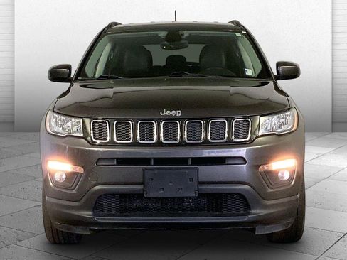 Used 2018 Jeep Compass Latitude w/ Popular Equipment Group AWD/4WD image 2