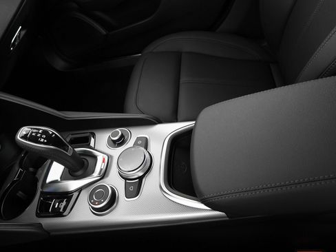 New 2025 Alfa Romeo Giulia w/ Driving Assist Package RWD image 27