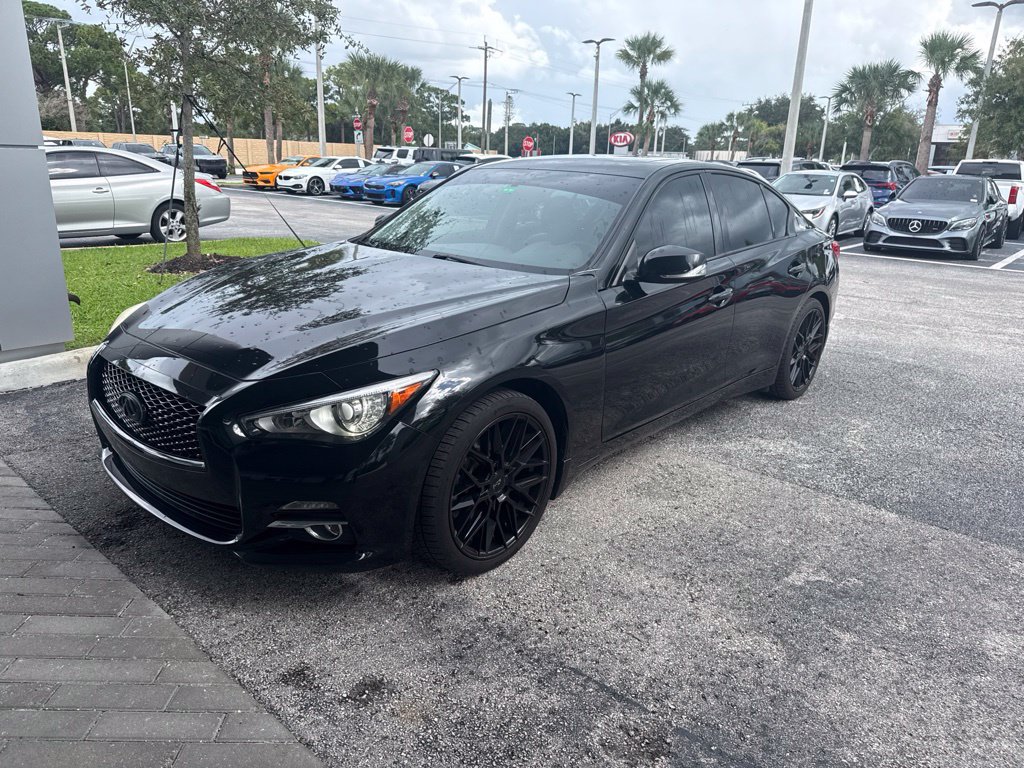 Used 2017 INFINITI Q50 Signature Edition w/ All Weather Package (L93) RWD image 1