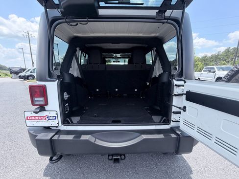 Used 2017 Jeep Wrangler Unlimited Sport AWD/4WD image 10