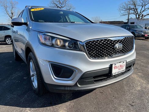 Used 2016 Kia Sorento FWD w/ LX Convenience Package image 4