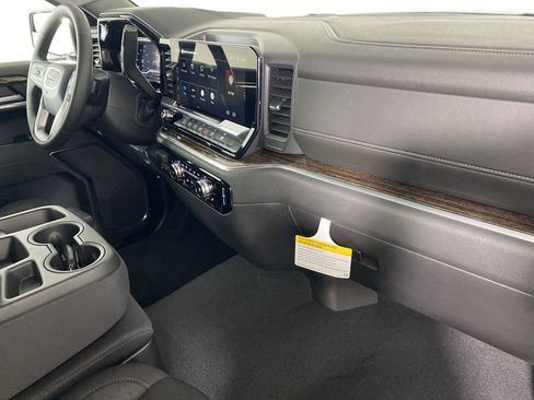 Used 2025 GMC Sierra 1500 Elevation image 28