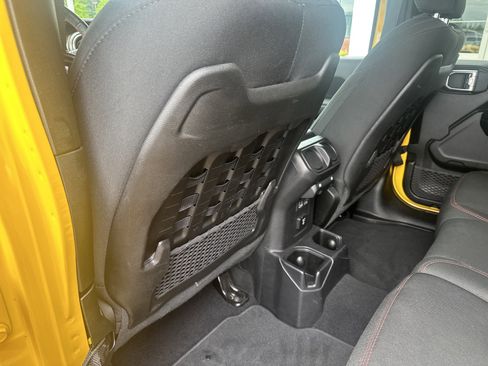 Used 2019 Jeep Wrangler Unlimited Rubicon w/ Cold Weather Group AWD/4WD image 20