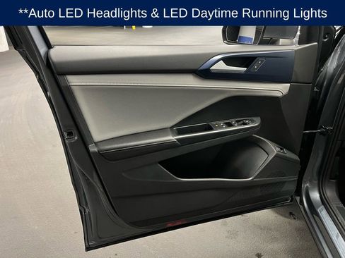 Certified 2024 Volkswagen Taos SE image 17