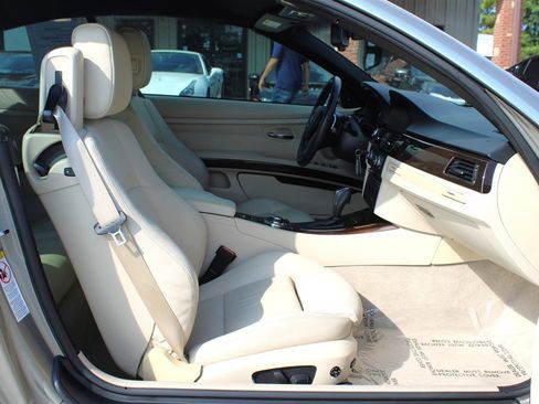 Used 2009 BMW 335i Convertible image 23