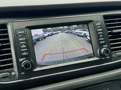 Used 2019 Kia Sedona LX FWD image 13